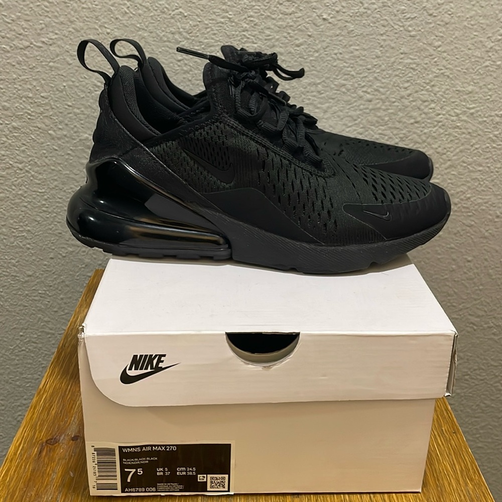 Women’s Nike Air Max 270, size 7.5 (Black)